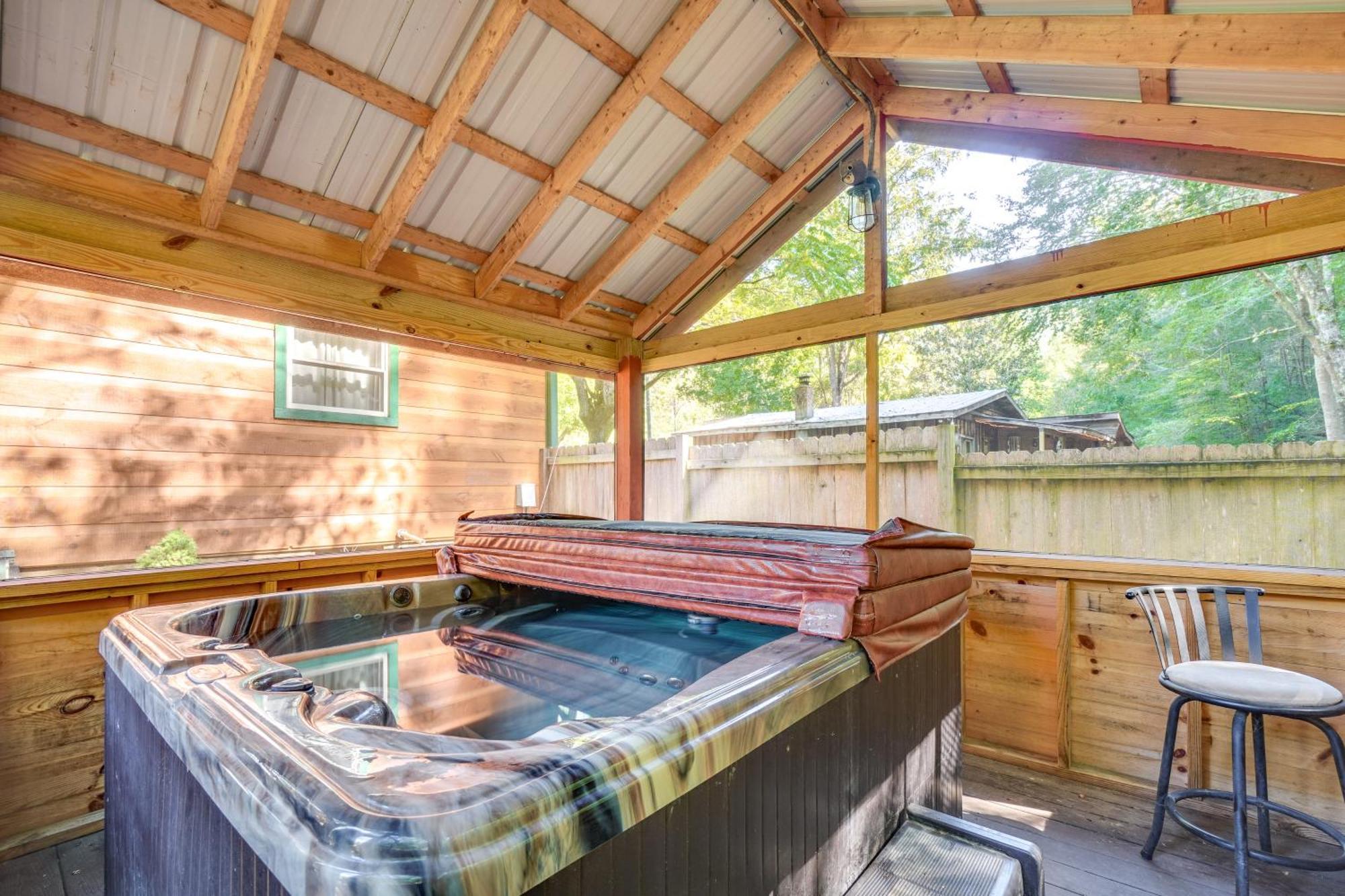 Just Fur Relaxin Sevierville Cabin With Hot Tub! Eksteriør billede