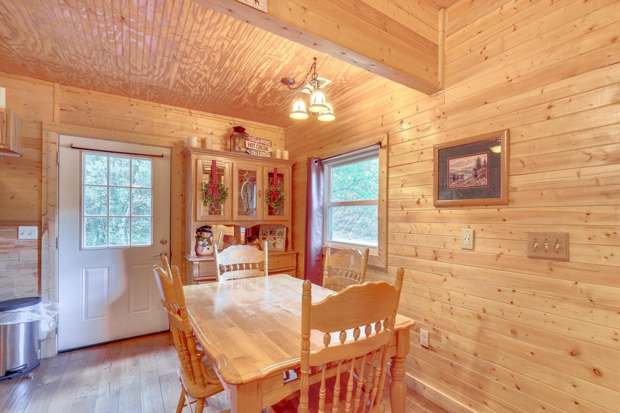 Just Fur Relaxin Sevierville Cabin With Hot Tub! Eksteriør billede